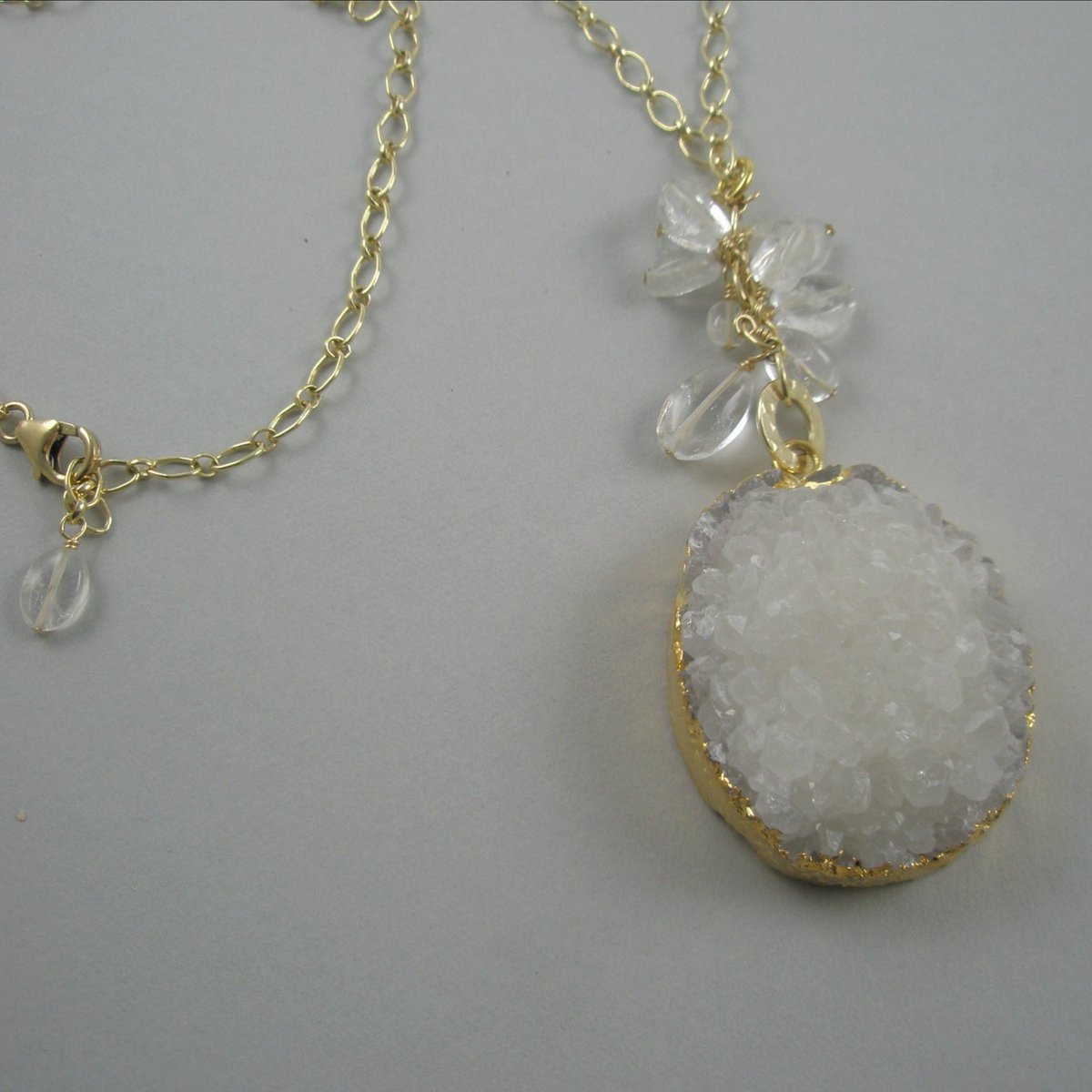 stoneberri's tweet image. Natural Druzy Stone on Long Gold-Filled Chain etsy.com/listing/225119… #Etsy #WhiteDruzy