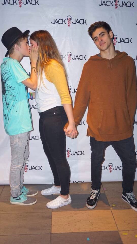 skypingjohnson's tweet photo. I love them so much, and I'm so thankful for this! https://t.co/4Uc1keAzLr