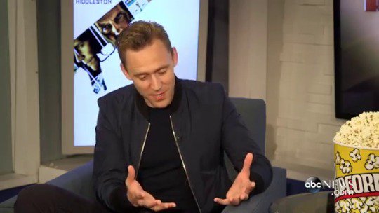SMarie4THiddy's tweet photo. #TomHiddleston #PopcornwithPeterTravers https://t.co/kaswK9noMk