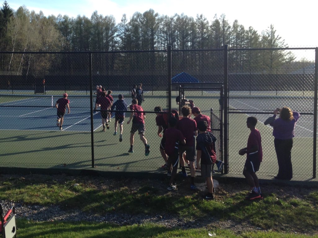 Glynch1211's tweet photo. Arlington boys storm the court after Funnell/Ye break the 3-3 tie giving Arlington the W! https://t.co/z99NtjmqJI