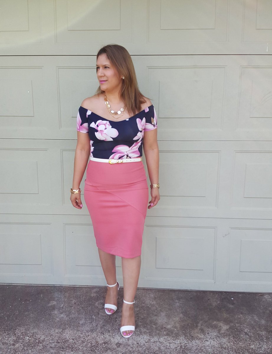 LydiaStyledMom's tweet image. #SpringItForward #springfashion #ootd Metaphor rose pencil skirt fr @Sears #thisisstyle @searsStyle 💖