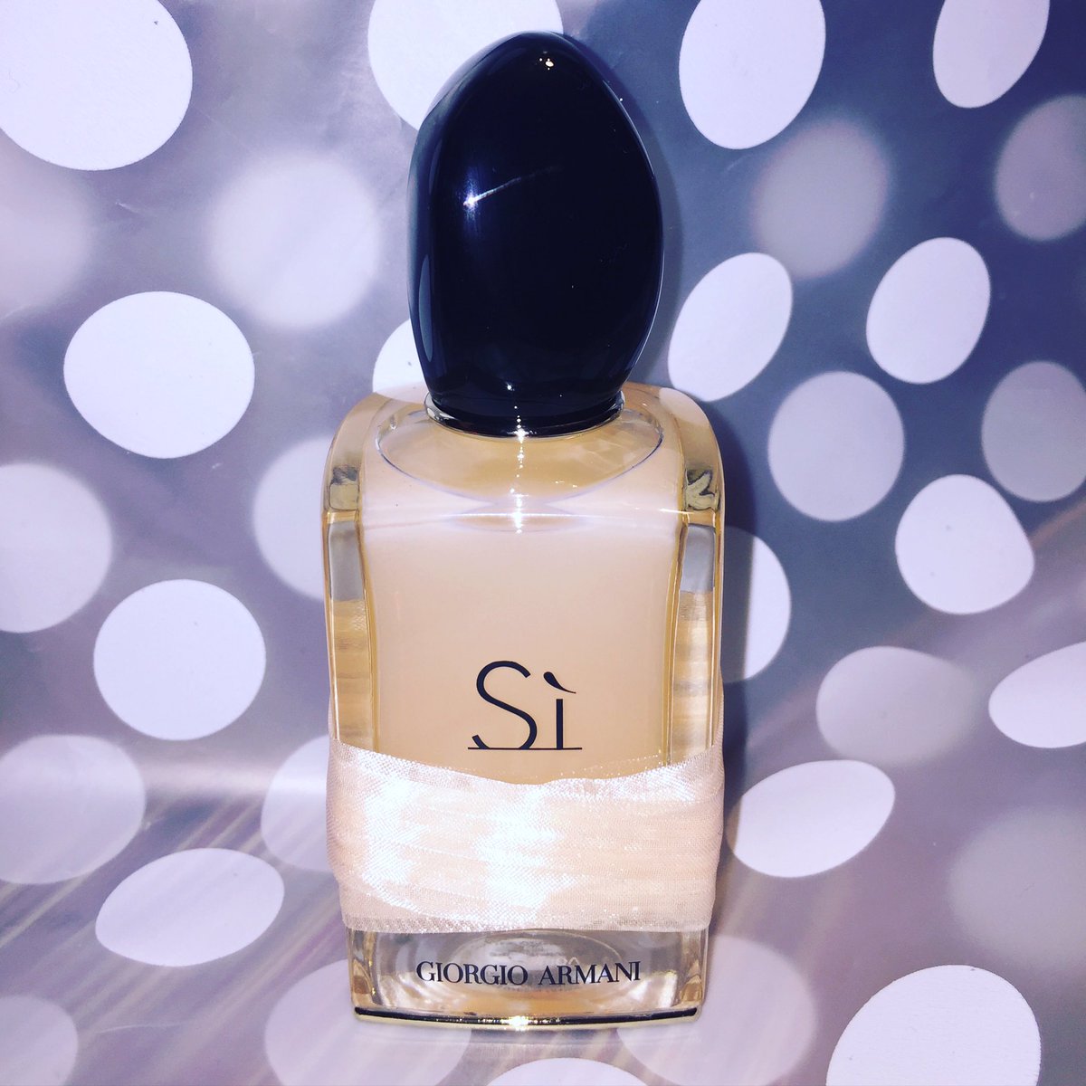 EmpanadaFork's tweet photo. Loving my new #perfume @armani You did it again: #saysi π #signaturerose #sexy #aroma @heyvivala #ad https://t.co/P0bF2WQZOP