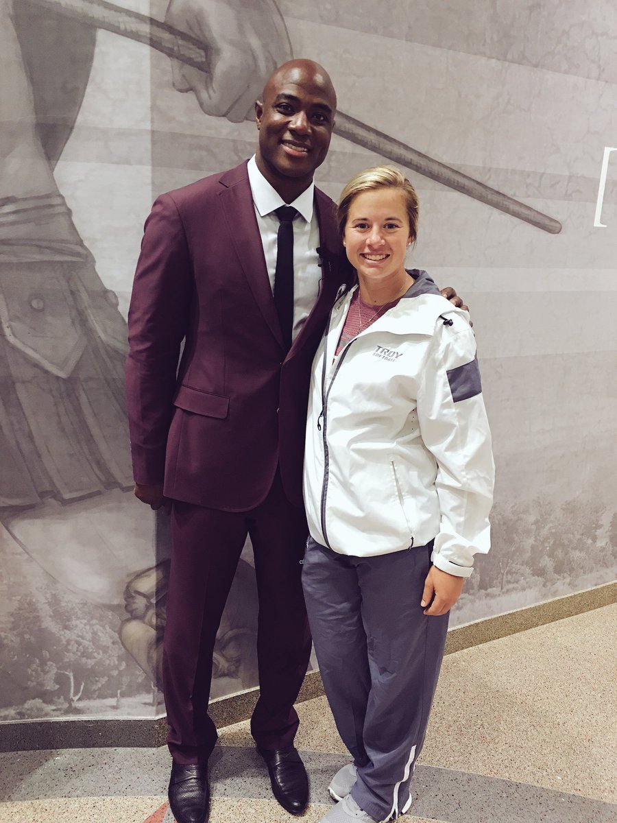 Amanda_Winters8's tweet photo. Thank you, @DeMarcusWare for making my day! #ForeverATrojan #DWareDay https://t.co/RqTXsLy7nF