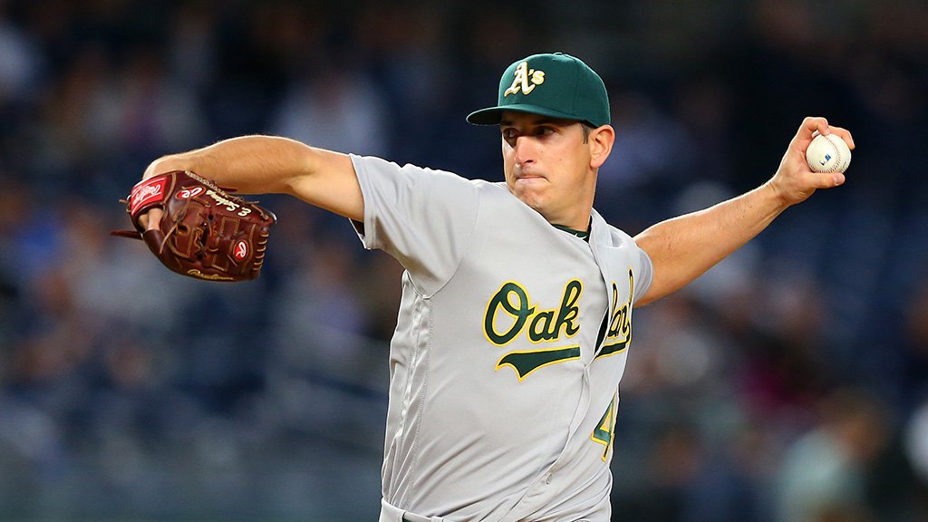 Athletics's tweet photo. FINAL (11): #Athletics 3, Yankees 2. #GreenCollar https://t.co/rVRGbmhlh0
