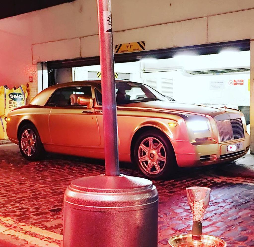 OTTO88888888's tweet photo. Nice view when u have late night cigar, gold RR #rr #rollsroyce #audemarspiguet #robertoca… https://t.co/19rHJ1jZXH https://t.co/NtFQhi50Gt