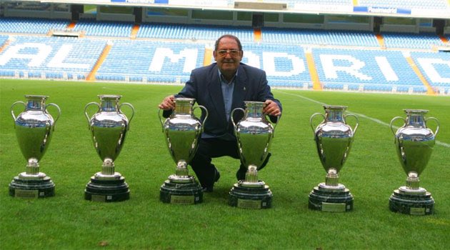 ReinoMadridista's tweet photo. Paco Gento, ese jugador que tiene más Copas de Europa que el Barça. https://t.co/eGhXpdlOI2