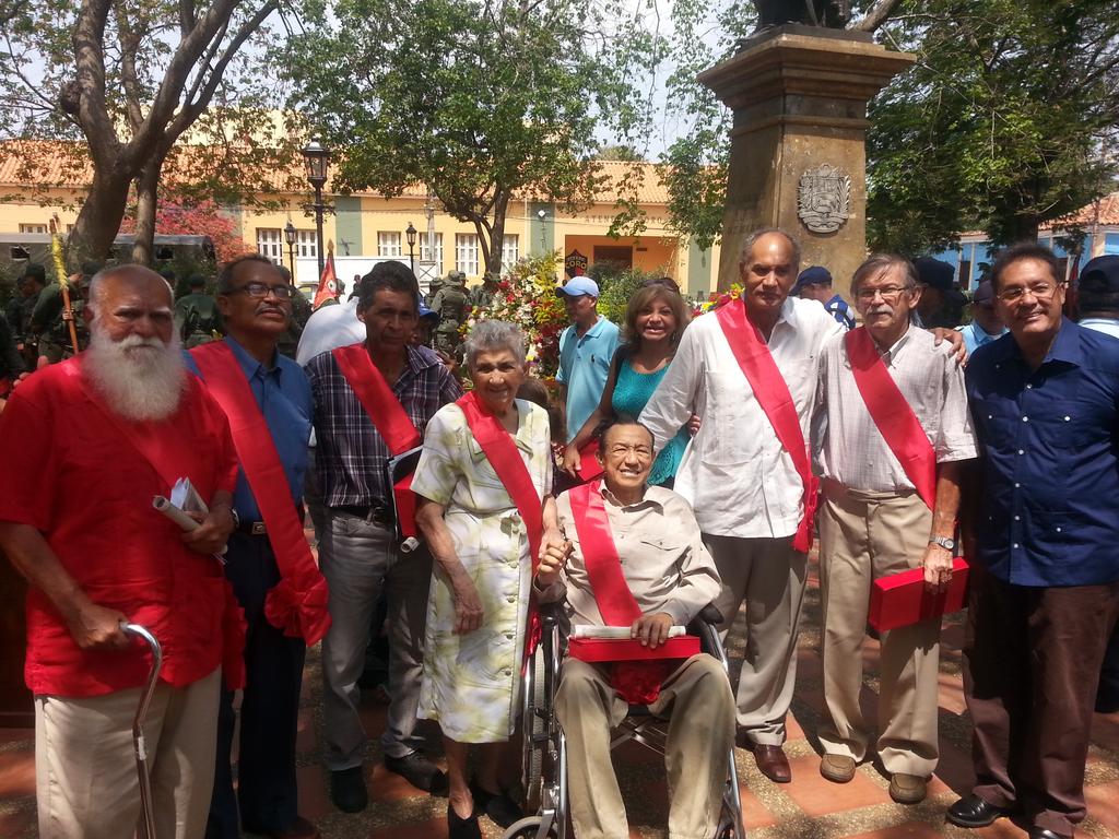 KileBaldayo's tweet photo. Gracias @StellaLugo @ORI_FALCON @jmontillapsuv por rendirle honor a las y los revolucionarios,que gran reserva moral https://t.co/kgnmbkRkRw