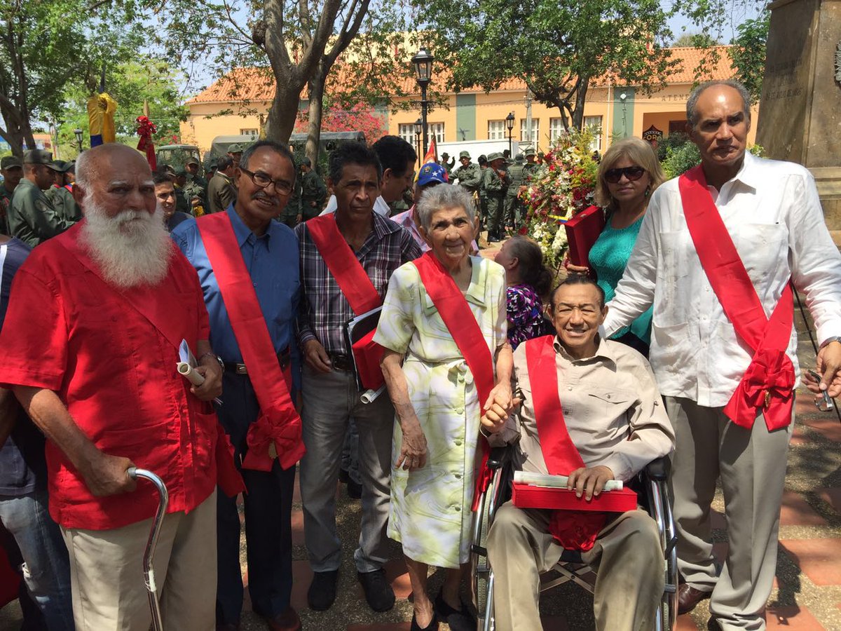 KileBaldayo's tweet photo. Gracias @StellaLugo @ORI_FALCON @jmontillapsuv por rendirle honor a las y los revolucionarios,que gran reserva moral https://t.co/kgnmbkRkRw