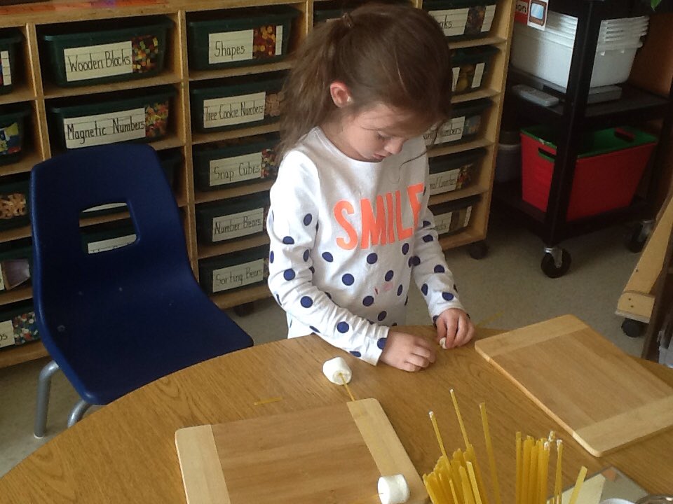 KingswoodKinder's tweet photo. Building 3D figures using mini/jumbo marshmallows and linguine noodles. #KingswoodMath #PeelFDKMath https://t.co/jN50dHLd9M