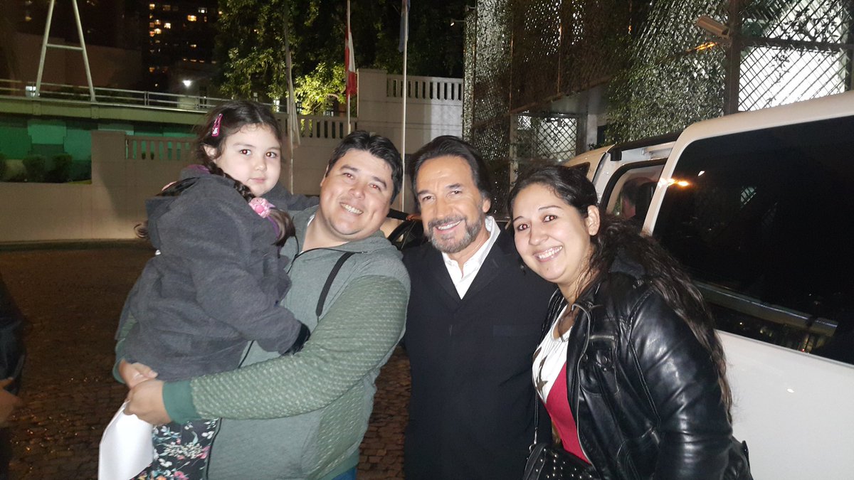 enplenovuelo's tweet photo. un magico encuentro @DebuBS @MarcoASolis https://t.co/tZ53yTKGGt