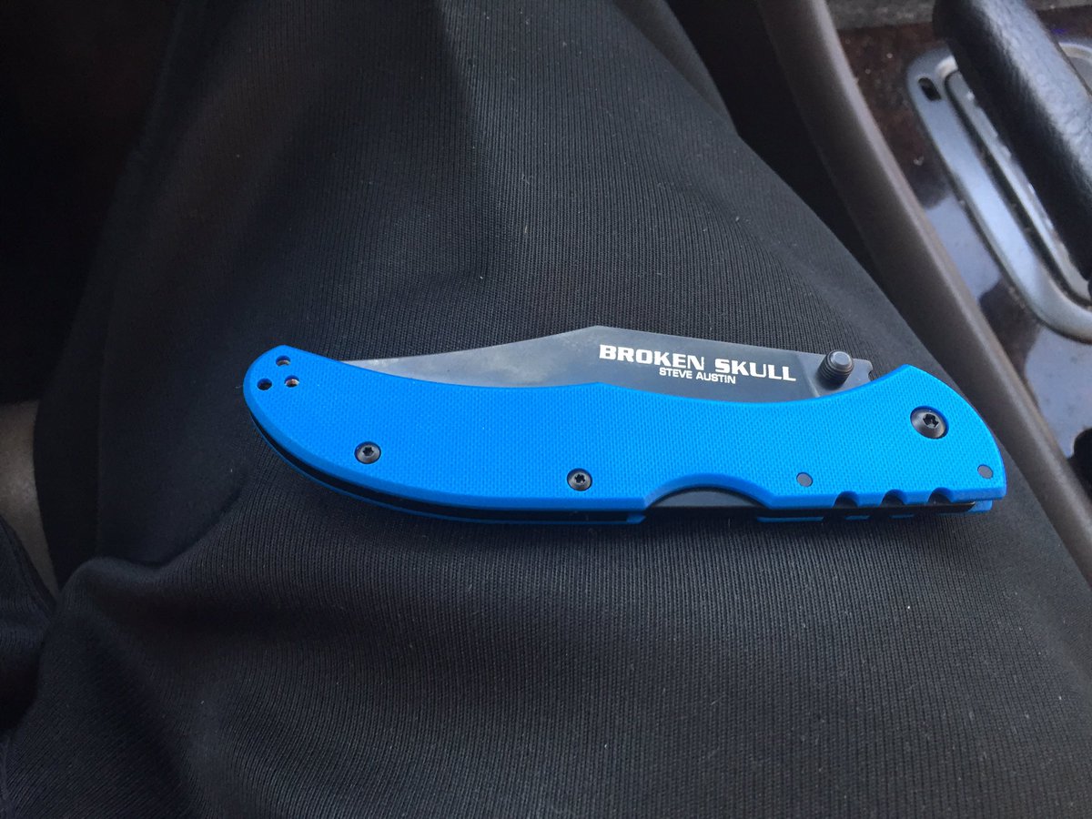 TheOmega213's tweet photo. @steveaustinBSR  finally got my #BrokenSkull @Coldsteelknives IV! 
I needed a new pocket knife, this is perfect! 👌👍 https://t.co/Y7WsuOoYtI