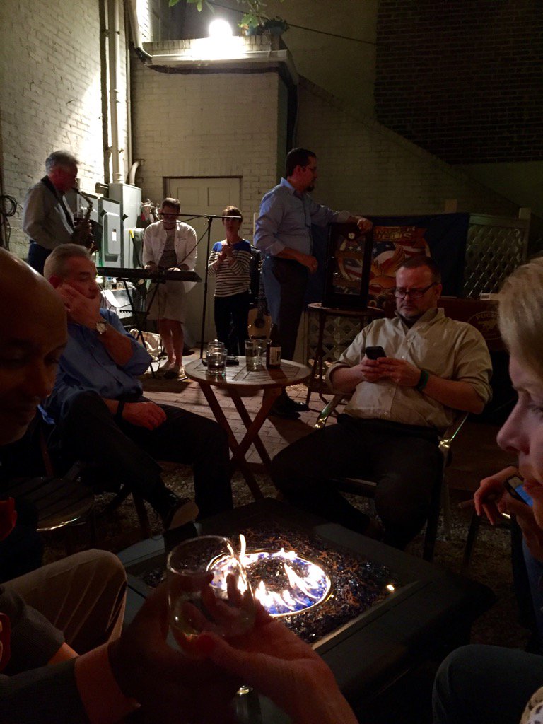 mysonomacellar's tweet photo. It's Cigar Night at Sonoma Cellar -- a happenin' place right now. Live music, wine, 'gars! #sonomacellar #socel https://t.co/PQnmuhFkxS