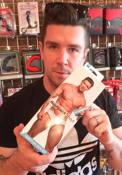 Chi Chi LaRues 8861 Santa Monica Blvd, WestHollywood for autographed @Fleshjack of @TrentonDucati  @DJChiChiLaRue