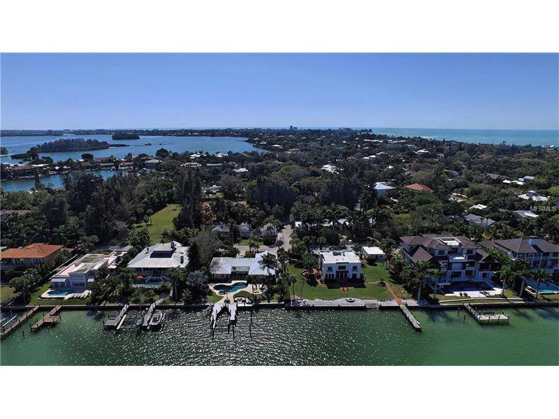 KellyGettelCo's tweet photo. Each lot priced at $450,000, just under 16,000 square ft. #siestakeyforsale #buildersparadise #lotforsale #sarasota https://t.co/brUwUxjAnU