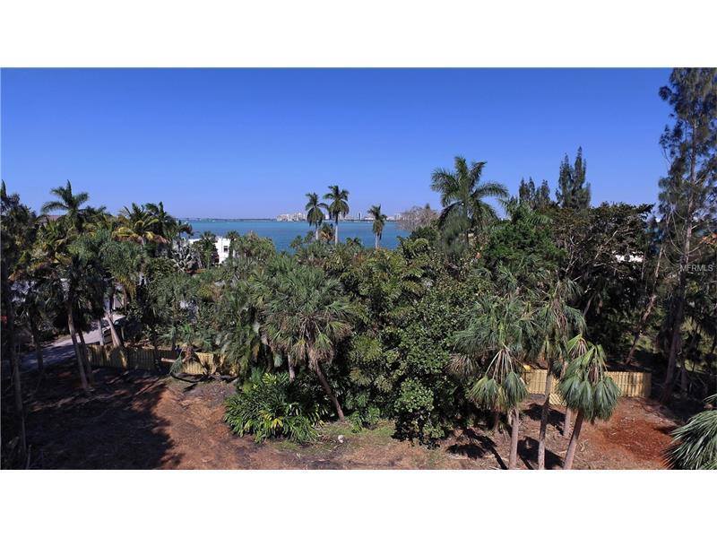 KellyGettelCo's tweet photo. Each lot priced at $450,000, just under 16,000 square ft. #siestakeyforsale #buildersparadise #lotforsale #sarasota https://t.co/brUwUxjAnU