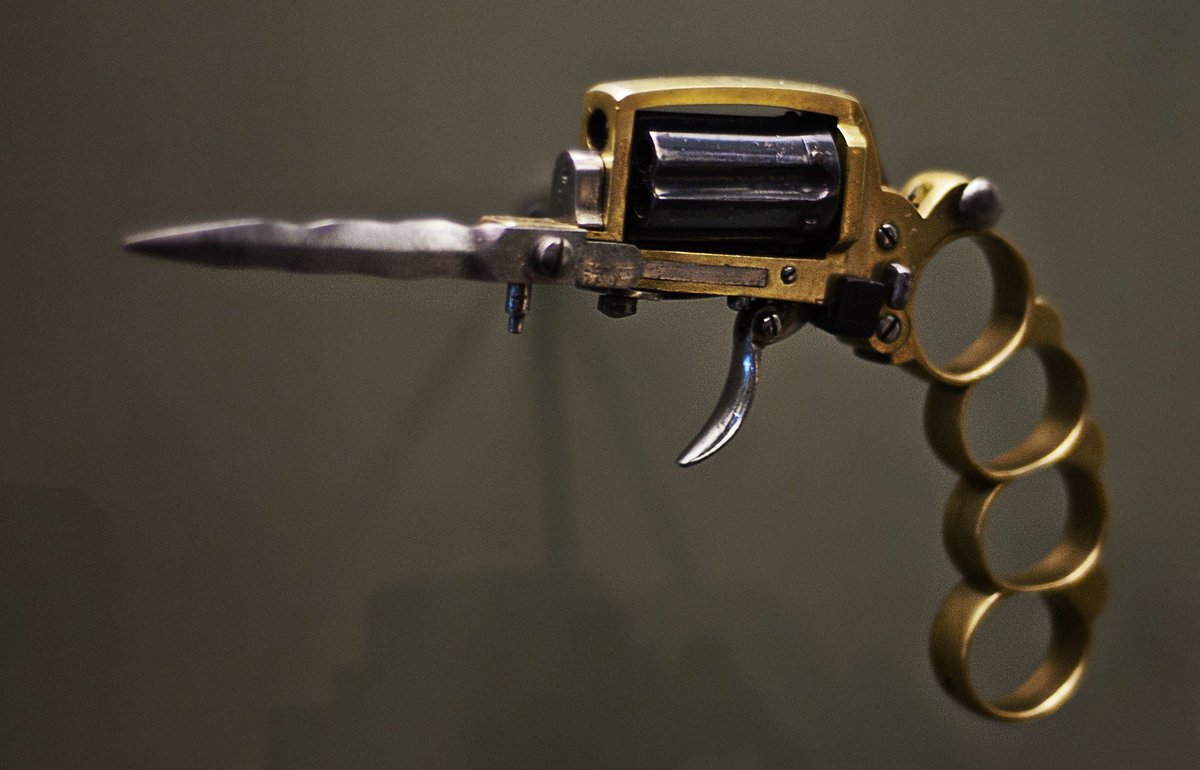 TheMindBlowing's tweet photo. French gangsters in the early 1900s used this weapon which functioned as a revolver, a knife, and a brass knuckles: https://t.co/RsPs2hn3Tp