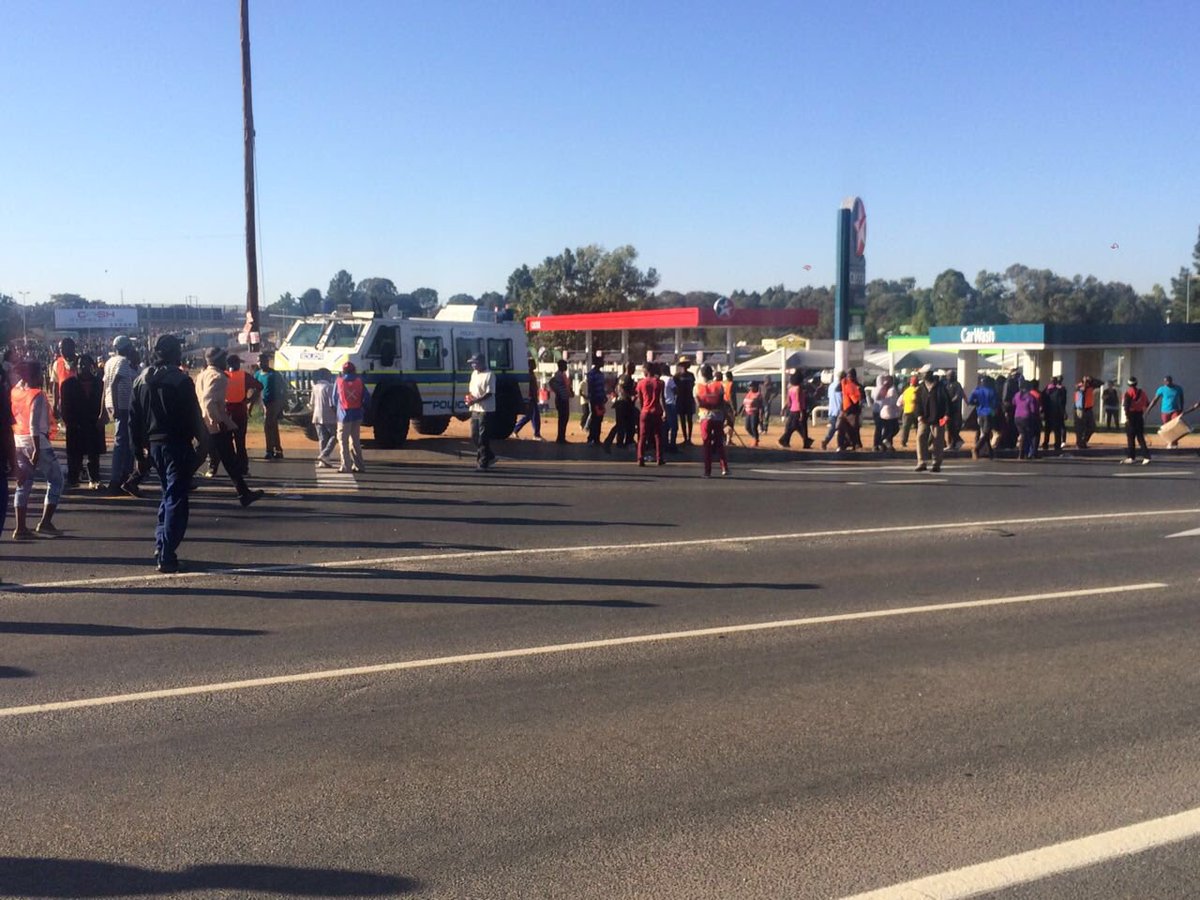 ewnreporter's tweet photo. #Zandspruit Residents say they have heard service delivery promises since 1994 but have seen little development. MK https://t.co/8VLHuJYXgd