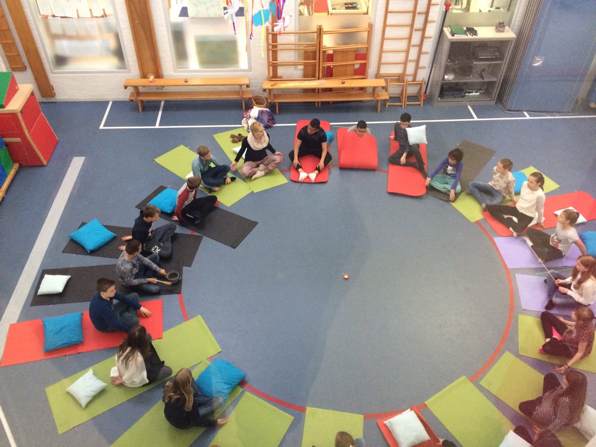 bsStJozef's tweet photo. Onze groep 8 begint ook Cito-dag 2 met yoga! Succes vandaag! https://t.co/xPSCoqqbnI
