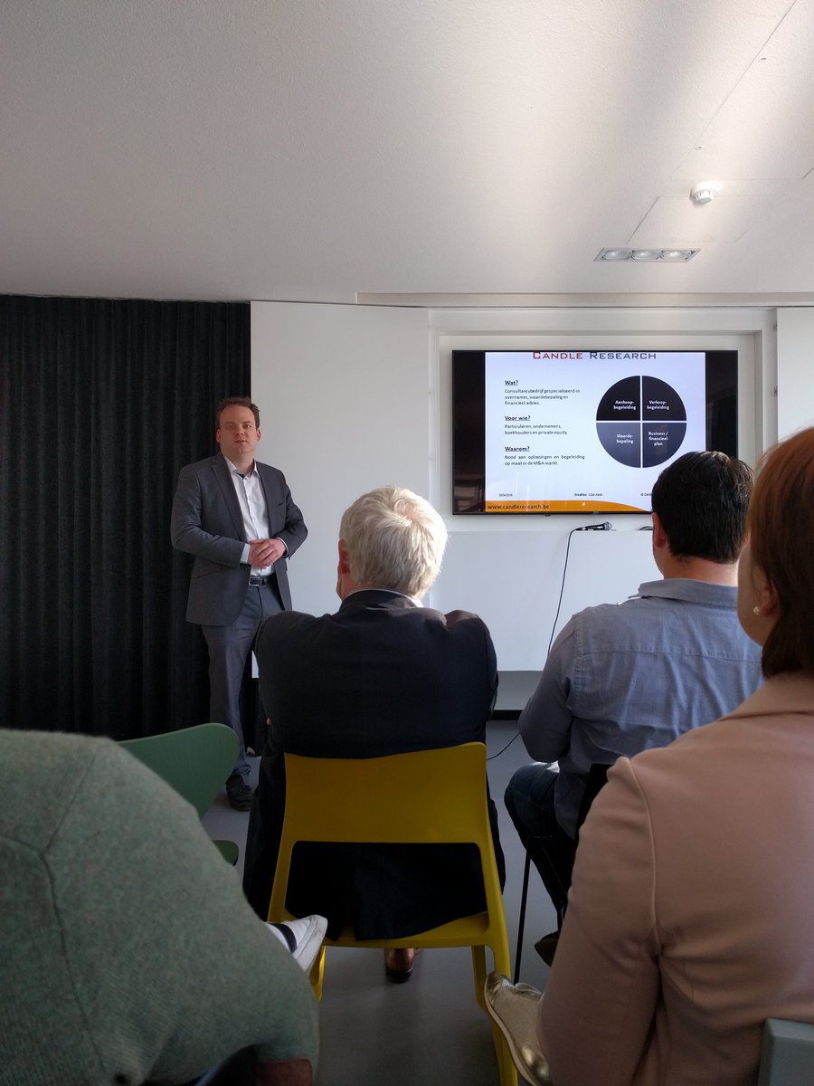 En Jonas! Nog een van onze talentvolle <a href="/JCIAalst/">JCI Aalst</a> jongelingen op de <a href="/VOKA_OVL/">Voka Oost-Vlaanderen</a> breakfast club!