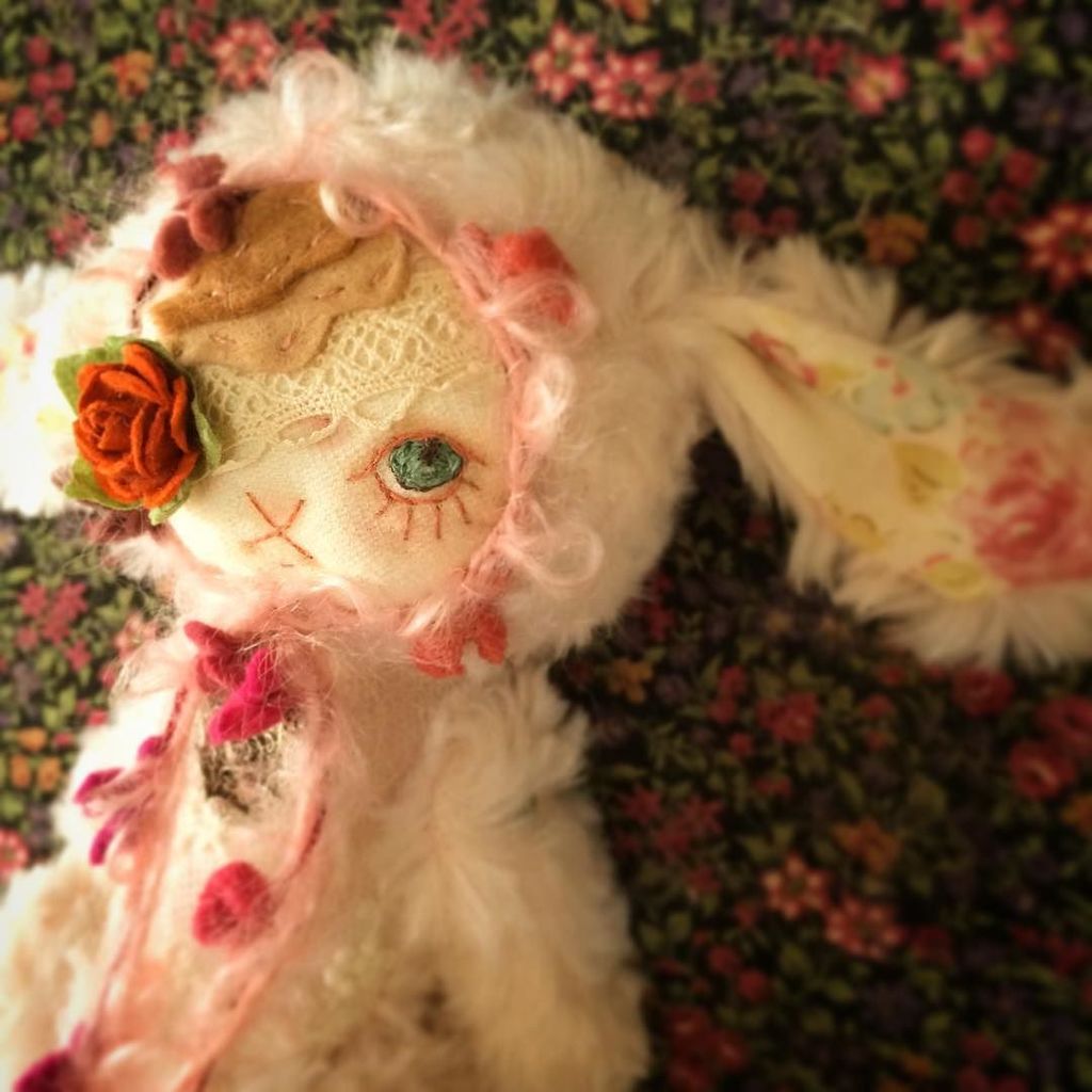 magdollgirly's tweet photo. リクエストいただいたので…不機嫌な眼帯うさぎ。
#handmadedoll #doll #ぬいぐるみ #人形 #ドール #ハンドメイドドール #maggynaggy #magdo… https://t.co/Seu7QBO744 https://t.co/lvNlJ0uuNT