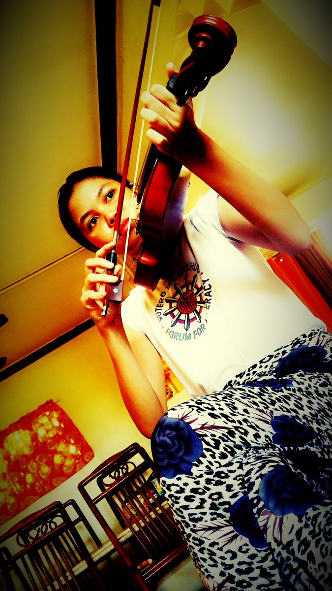 johnrolly_son's tweet photo. #violin lessons with @RJoyceSon https://t.co/Zk1pLEDm2K