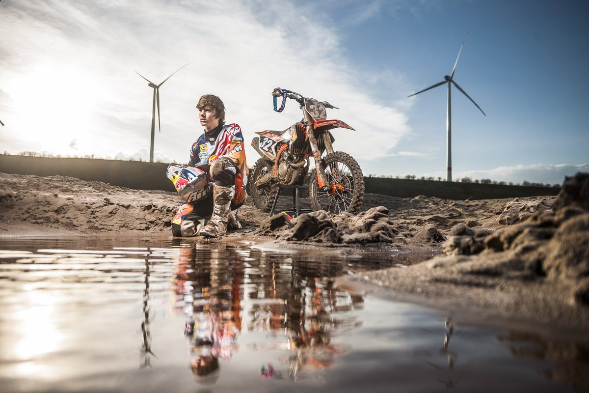 Triste por la muerte de <a href="/albertolessmann/">alberto lessmann</a> fotógrafo de la familia <a href="/redbullESP/">Red Bull España</a>-So sad about the death of a friend #DEP