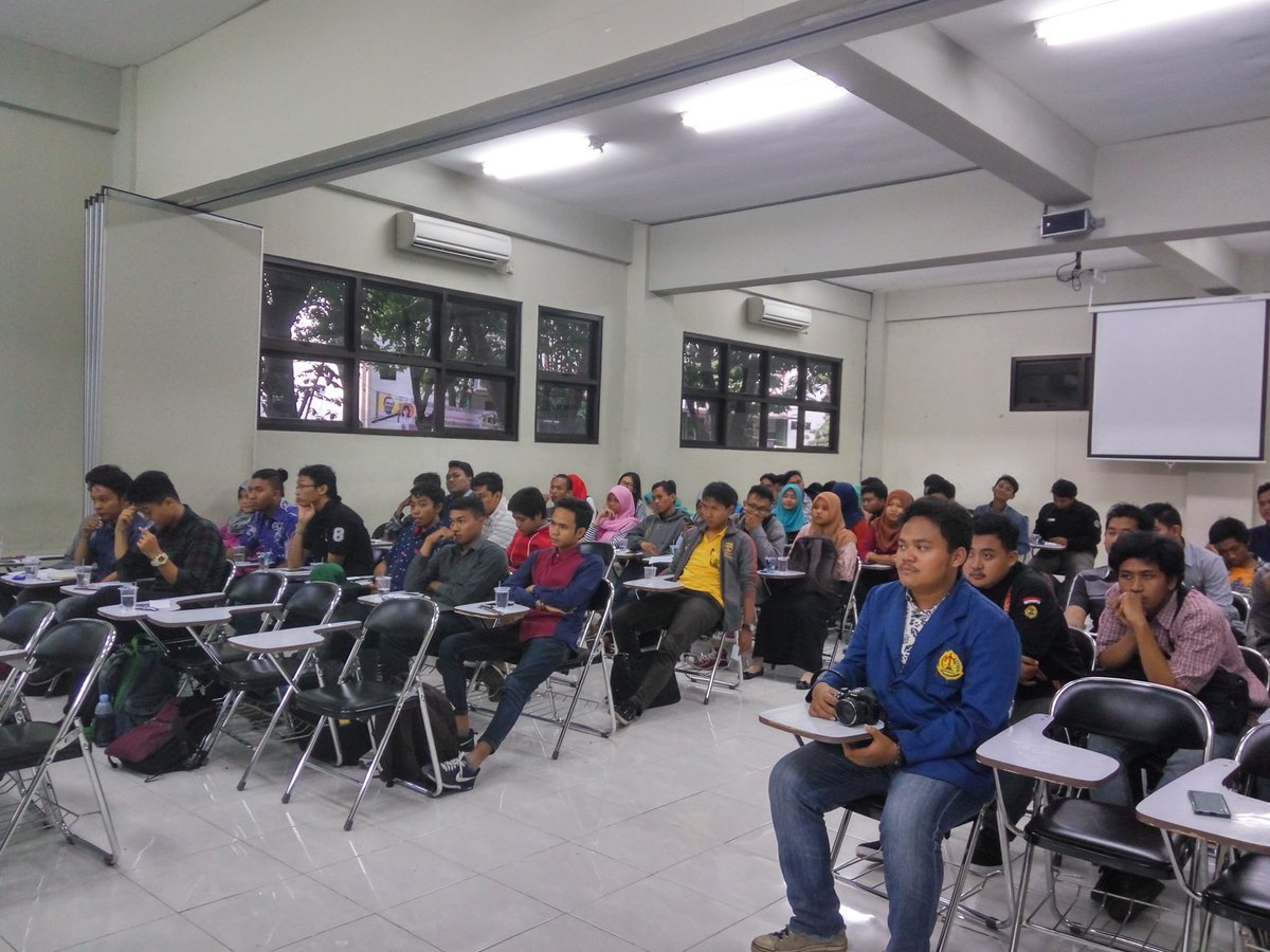 arya_713's tweet photo. Dialog mahasiswa FTIK USM antara dosen dan mahasiswa dari @himmatisi dan @himalikaUSM https://t.co/zoZHRKARvU