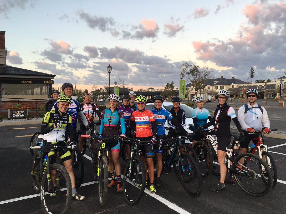 SonyaLooney's tweet photo. Up at 5AM for a sunrise ride with @cyclelab_JHB @CycleLabClubJhb in Joburg, South Africa today! And we saw lions!! https://t.co/NH8EqzWOVE
