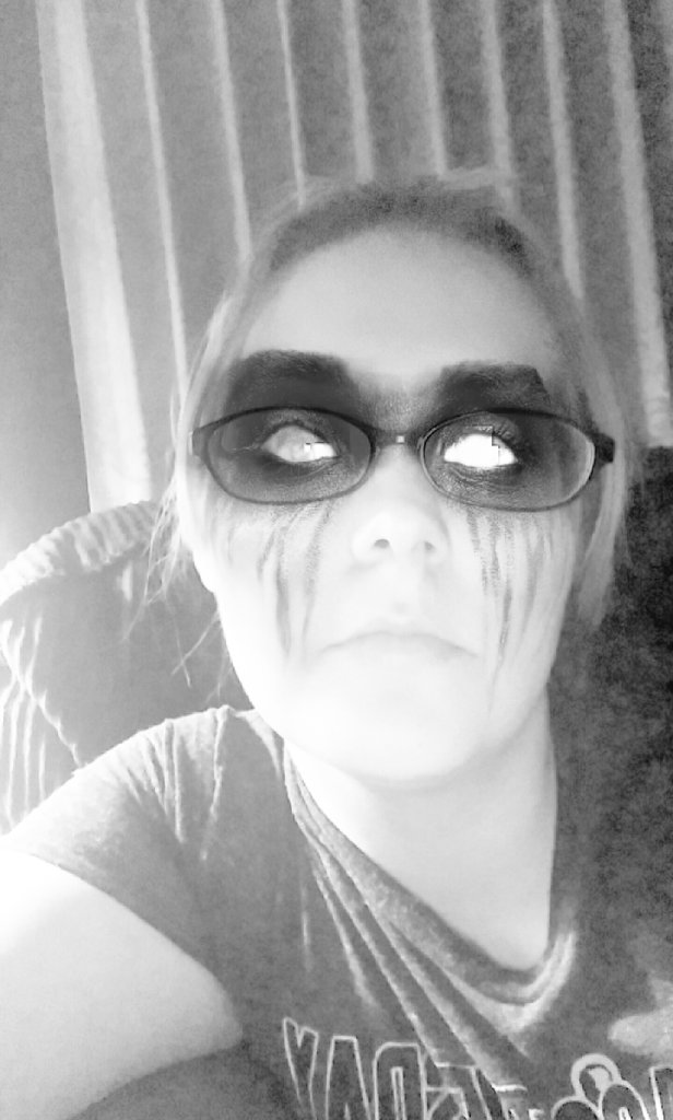 SchumaAlexis's tweet photo. #scarygood #ScaryNight playing with snapchat on this lovely night. Possible #horrorfilm night https://t.co/XuyTIJjqxH