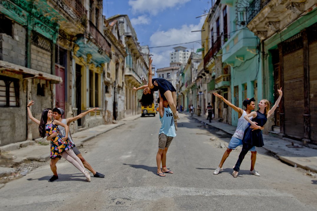 LuminariaMX's tweet photo. Mira este proyecto fotográfico de #Ballet en #LaHabana y enamórate: https://t.co/bVEVXLDAb2 https://t.co/FIDolUOcjd