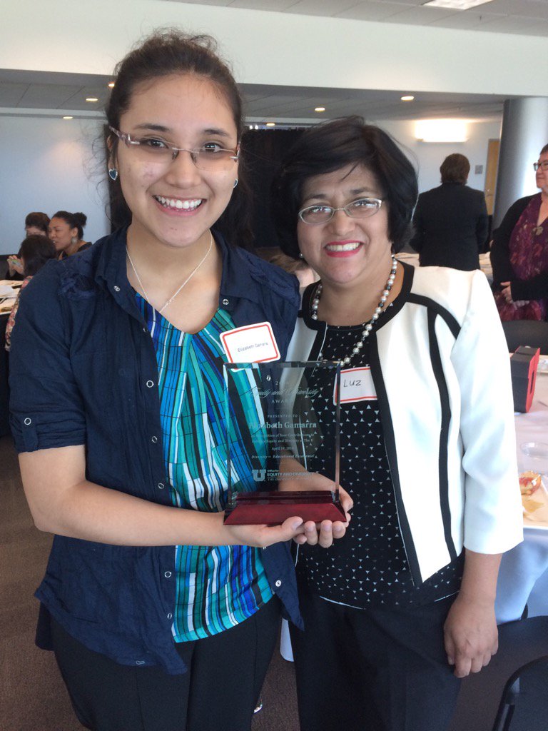 HankLiese's tweet photo. Elizabeth Gamarra BSW student @USocialWork receives @UUtah diversity award as Mom Luz Gamarra, MSW 2008, beams. https://t.co/ifXWEzIt7e