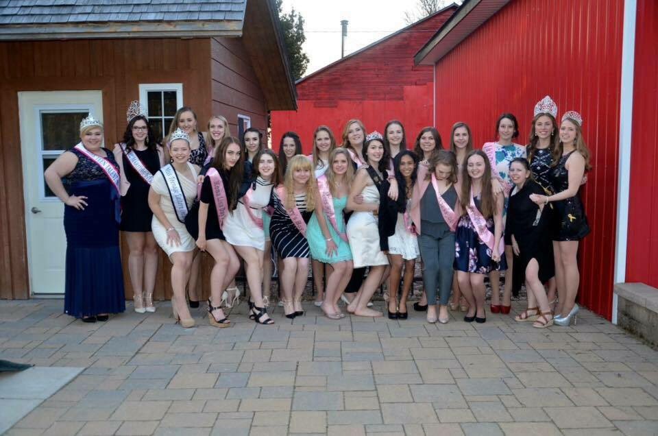 Kathleenbarr_11's tweet photo. Never have I had so many high heels and crowns in my house... #MTOEdinner #heelsonheadup #pageantproud https://t.co/RCfN4uSbDt