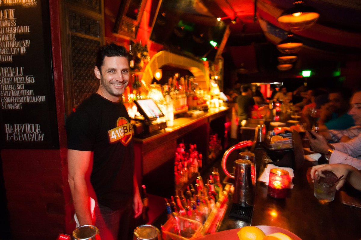 We're gearing up for food pop-ups nightly here at #4100bar! Come in for dinner and drinks starting at 6pm.