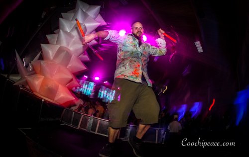 Coochipeace's tweet photo. THE END party Saturday, Apr 16, 2016.@MatTheAlien #WSSF2016 #wssf #Canada #Whistler https://t.co/BPne7kvlRY