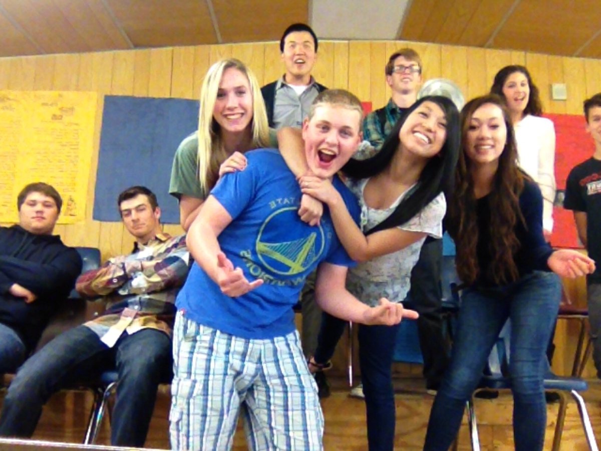 allisonrebekah_'s tweet photo. Happy birthday Hannah ! 💕 Have a beautiful day I love you ! &amp; tbt to our crazy guitar class (; https://t.co/YY5q1qmMhz