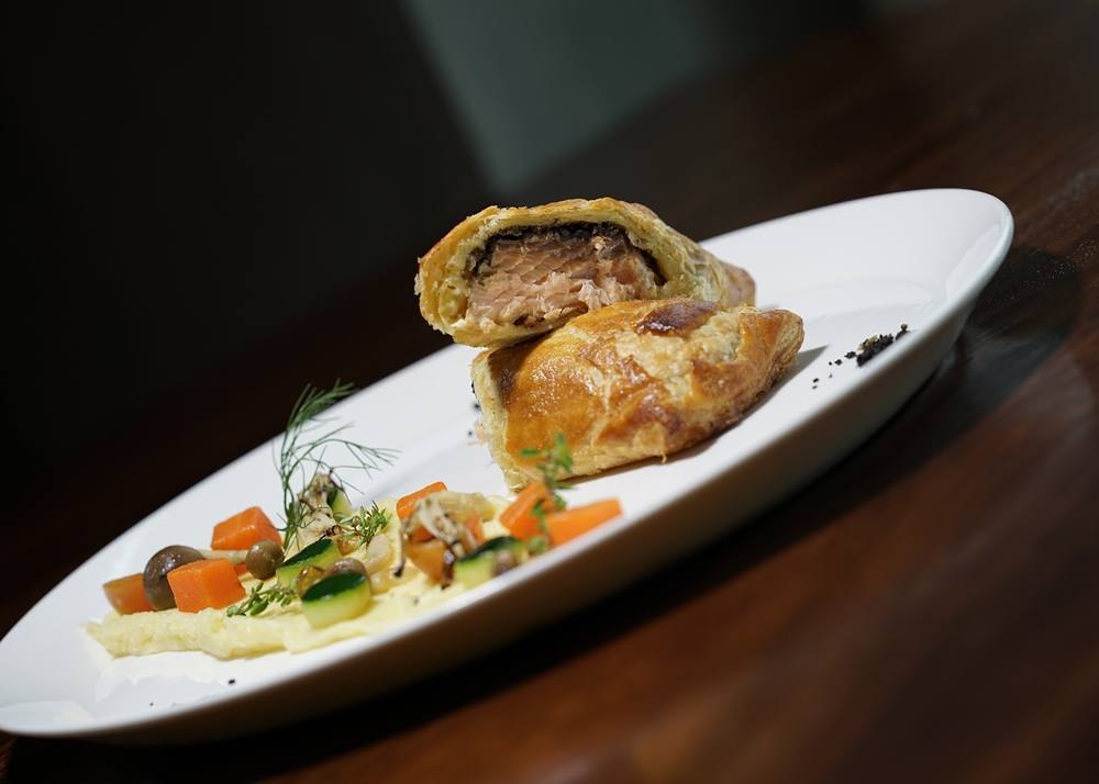 A super healthy version of the classic pastry wrapped salmon parcel without losing the wow factor! #SalmonEnCroute
…