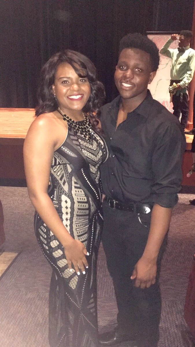 ChyMasters96's tweet photo. Assundre and I tonight. 💚💜DubCoB. If you were there👀... you know what happened 😝 #HSOC16 https://t.co/dK01kBDcHZ
