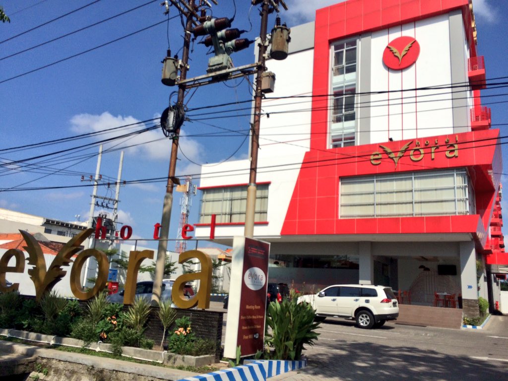 johnmilesss's tweet photo. Dibs on our hotel accommodation for #APSC2016. Congratulations @SPE_ITS for a commendable job. Way to go! #PETROLIDA https://t.co/XCuxsYKD2Z