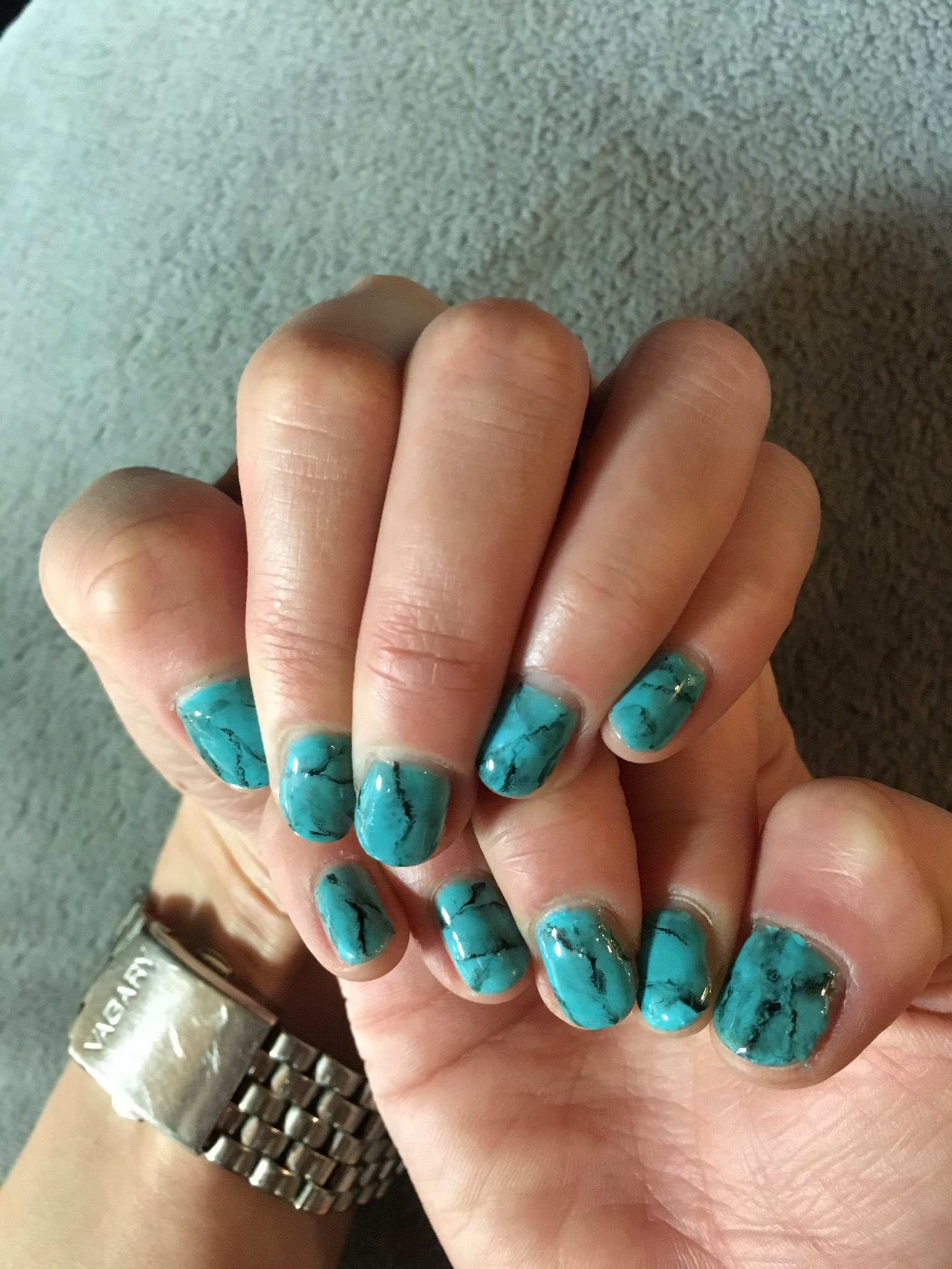 飯野ゆかり 久々のセルフネイル やり方教えて貰って 初の大理石柄 初めてにしては 中々だな ネイル 大理石風 大理石 ターコイズネイル ターコイズ ブルー グリーン 夏 セルフネイル ジェルネイル アート T Co Fjyzrurzwr Twitter