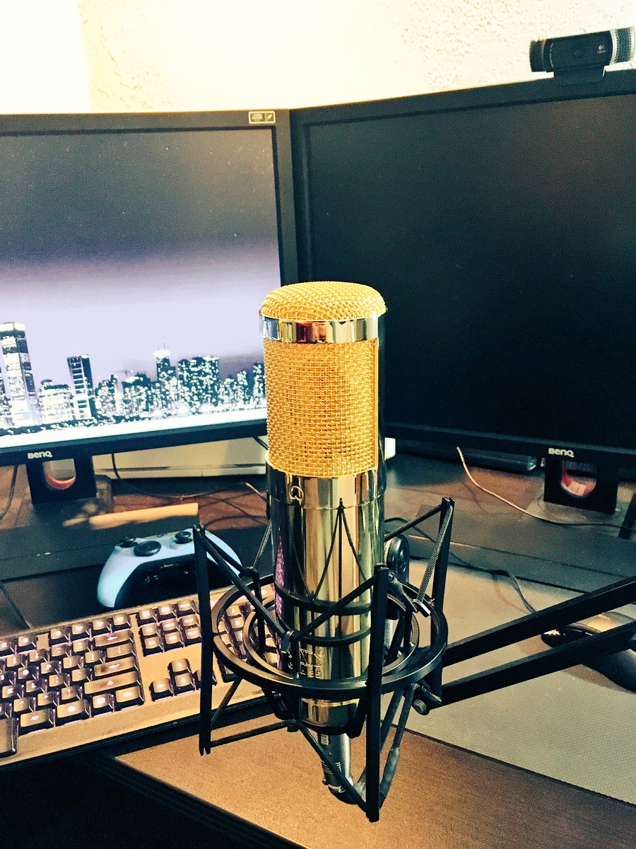 Castro1021's tweet photo. Made it home safe, team! Pumped to stream in the morning!

NEW EMOTE AND NEW MIC ARE READY :D

#BringDa ________ https://t.co/hm8RfDYC4V