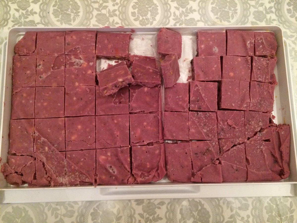 Ойрын үед хит болоод байгаа SATSO ахын брэнд бүтээгдэхүүн болох аарц, нэрс, самартай зайрмагийг хийж үзлээ.