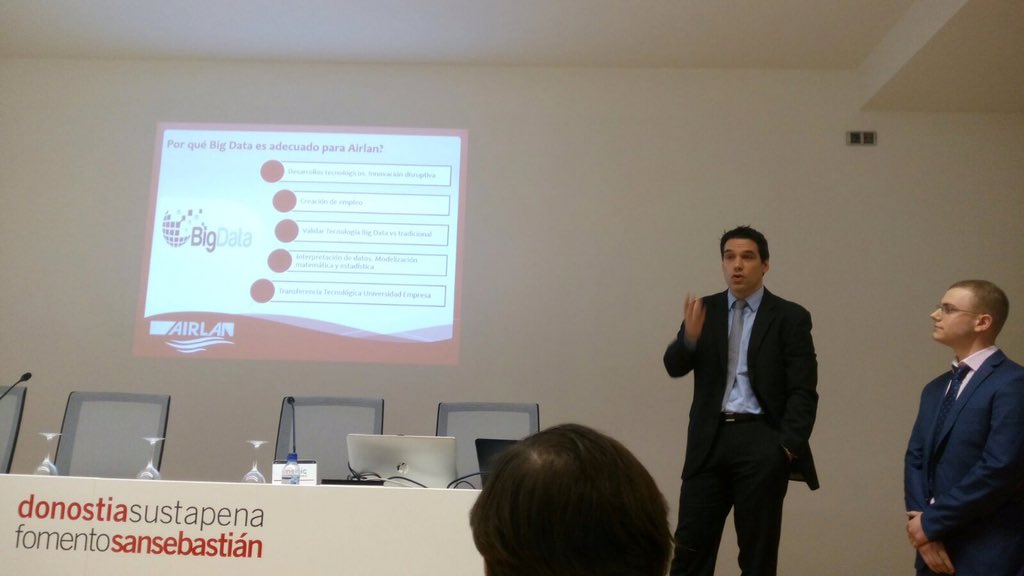 FomentoSS's tweet image. &quot;No obtiene respuestas quien posee los datos, sino quien sabe hacer las preguntas&quot; @AIRLANSA #bigdatapymes #bigdata