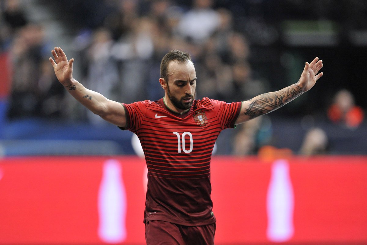 Magician <a href="/ricardinho10ofi/">ricardinho10</a> talks about what futsal means to him: uefa.to/23JzpKP #FutsalCup