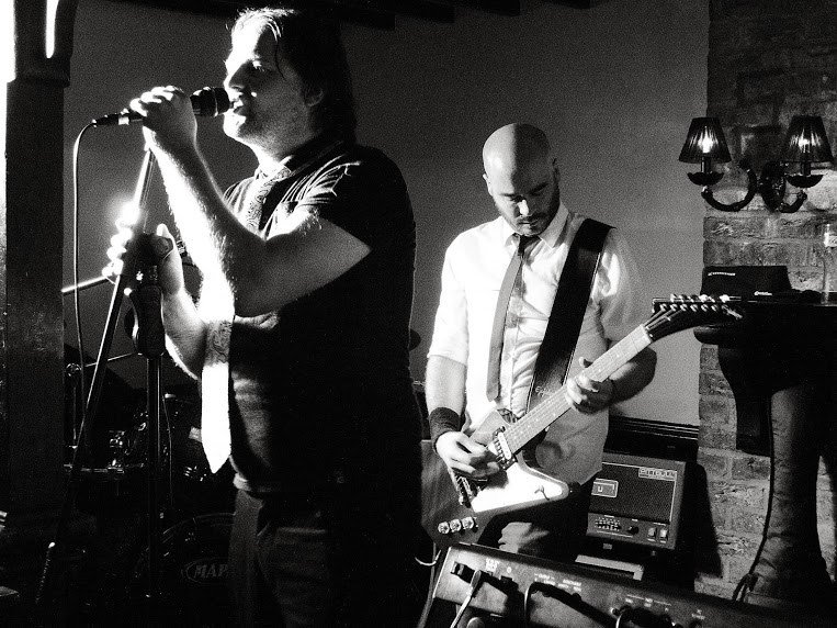 RoyalOakRH3's tweet photo. Don't miss acoustic duo @haslettfallows Friday 22nd April from 8pm #SurreyPub #LiveMusic https://t.co/QpotdcCgV4 https://t.co/PUJw08M7a4