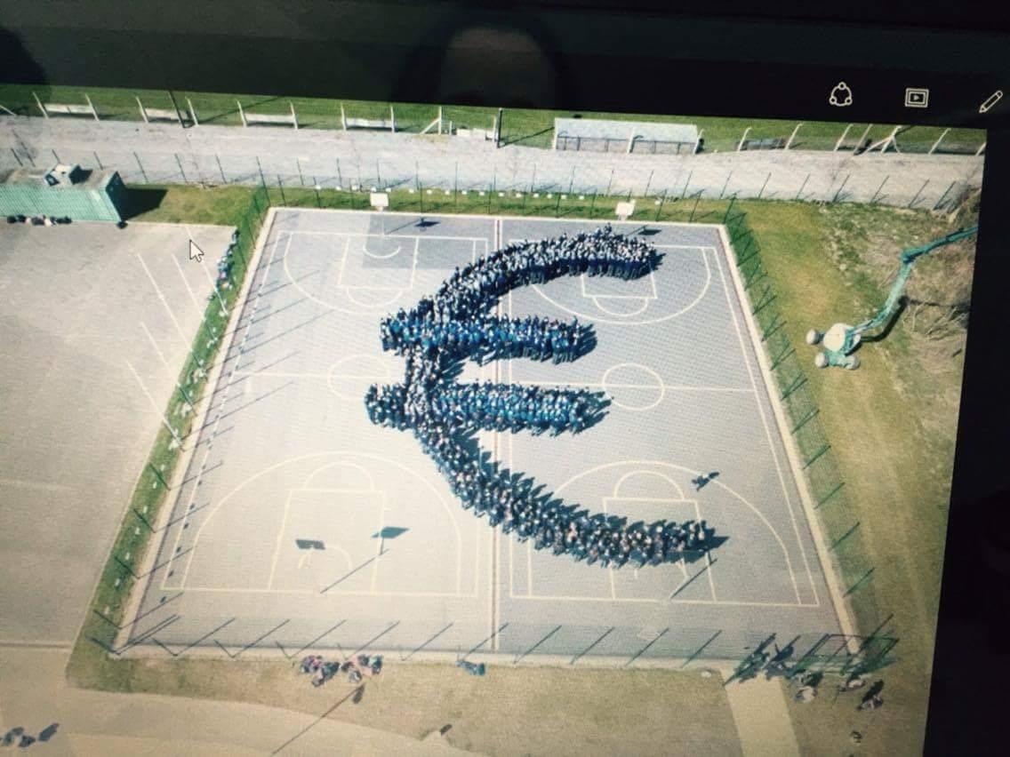 DiversitasDCC's tweet photo. Pic of the Largest Human Currency Symbol!! @GWR @GWRUK @AIBIreland @colmcooper13 @LMFMRADIO #buildabank https://t.co/sblyoGPlOc