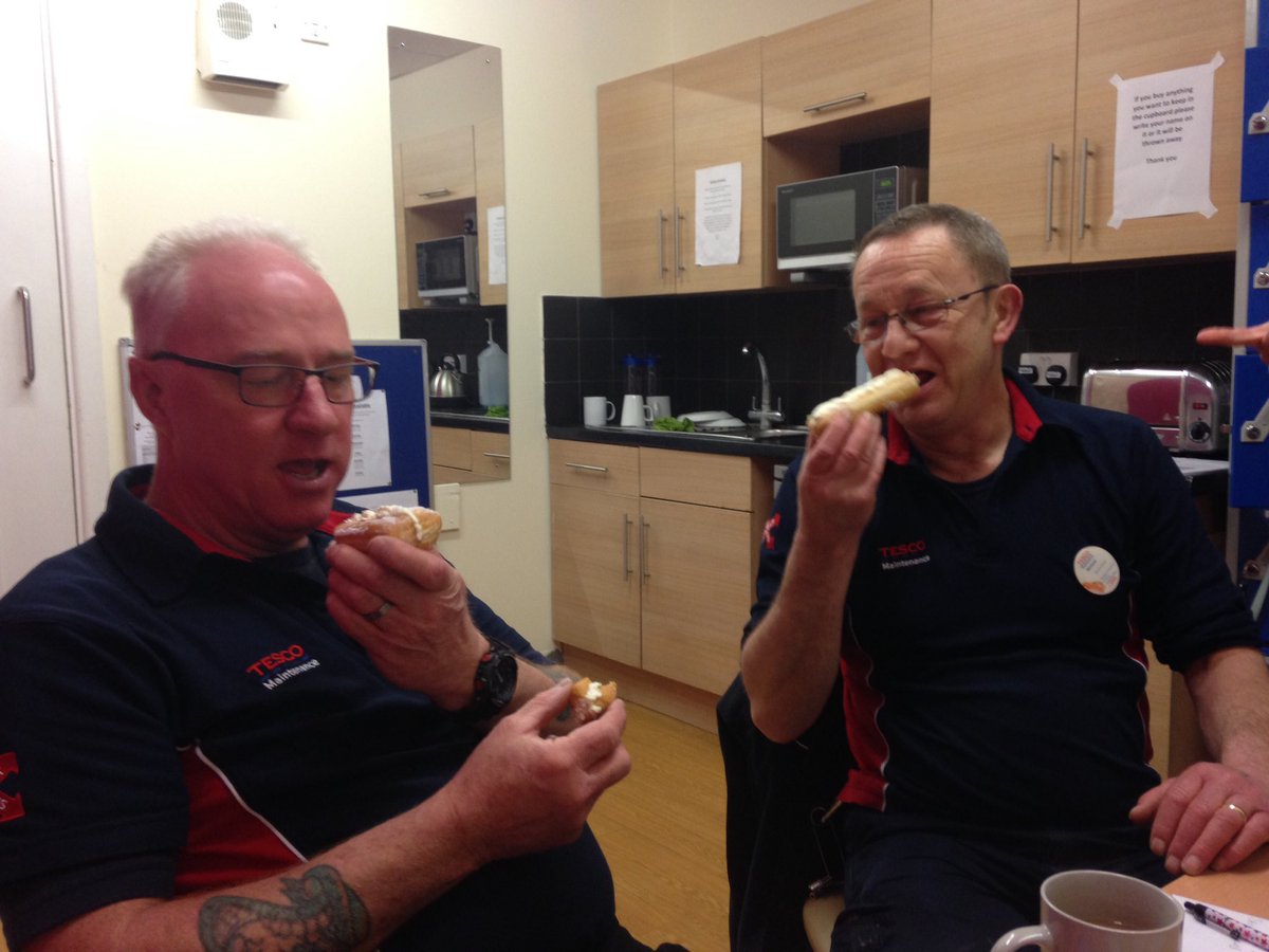 Treating our lovely IST's to cream cakes!! <a href="/be_becki/">Beckie Berri</a> @Doyle123mac <a href="/willjhudson/">will hudson</a> <a href="/StAldatesExpres/">St Aldates Express</a>