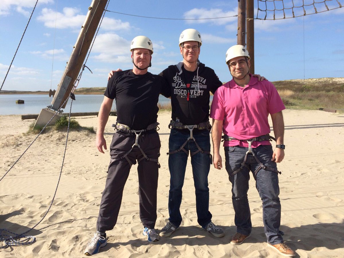 teambuildingNL's tweet photo. Nu #teambuilding tijdens driedaagse #ortraining op ons eigen strandje in#ijmuiden @pbnpaviljoen #samenwerkenindeor https://t.co/yDRgLP2Brr