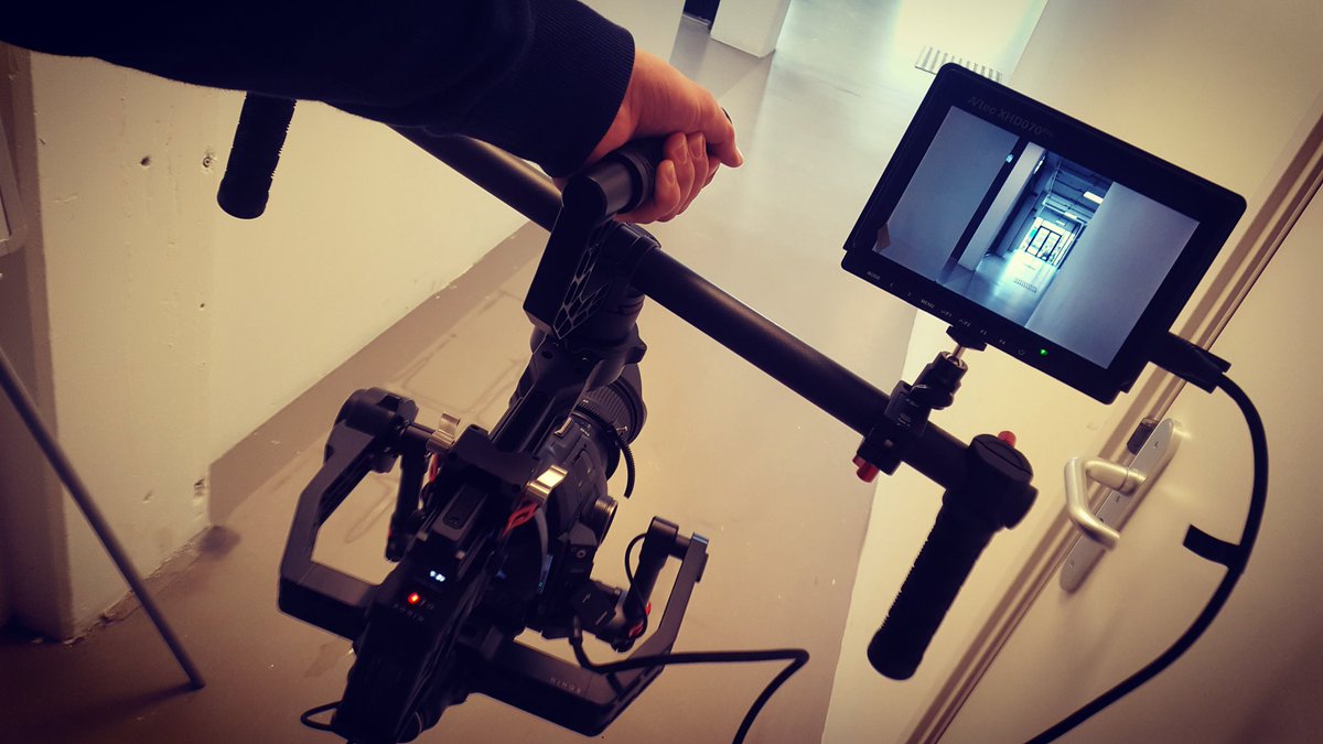 DelanoVideo's tweet photo. Vandaag vette shots maken met de Dji Ronin van een leerlingenbijeenkomst in Den Haag. #djironin #c100markii https://t.co/0tk5Pxi3BD