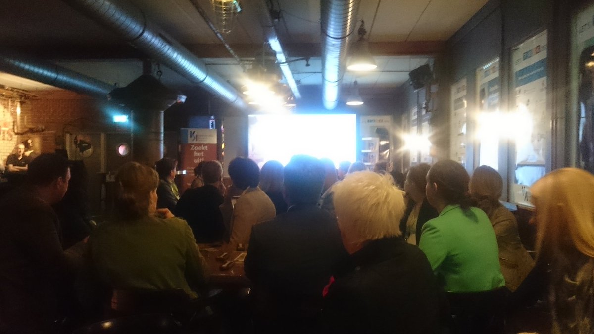 Het Better Practices Theater is weer druk bezocht. Nu interessante sessie over People management #mc16 #kirctrends16