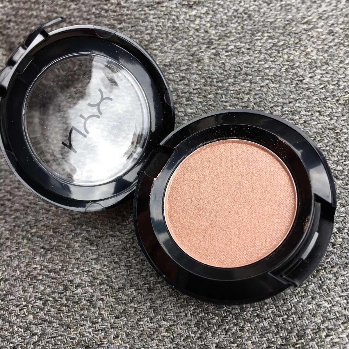 コスメっこ בטוויטר 購入コスメ Nyx ホットシングルアイシャドウ Innocent Hs19 日本から撤退と聞いてドンキホーテへ 上品な輝きで普段使いしやすい 単色使いで仕上げるのが好き 派手なメイクができない仕事メイクにピッタリ コスメっこ בטוויטר 購入コスメ Nyx ホットシングルアイシャドウ Innocent Hs19 日本から撤退と聞いてドンキホーテへ 上品な輝きで普段使いしやすい 単色使いで仕上げるのが好き 派手なメイクができない仕事メイクにピッタリ